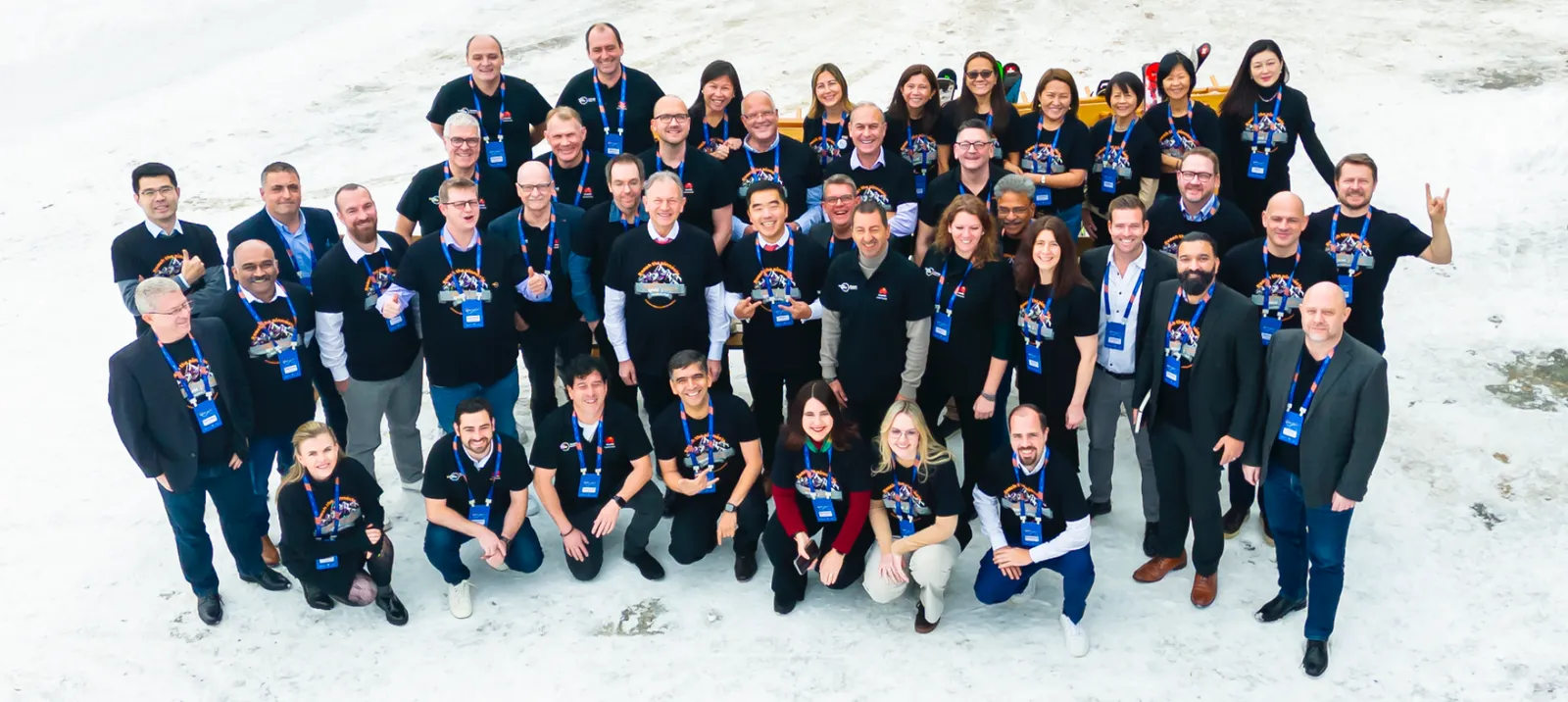 Group photo of LinkedWorld members in the snow at the Global Summit 2023 in Austria