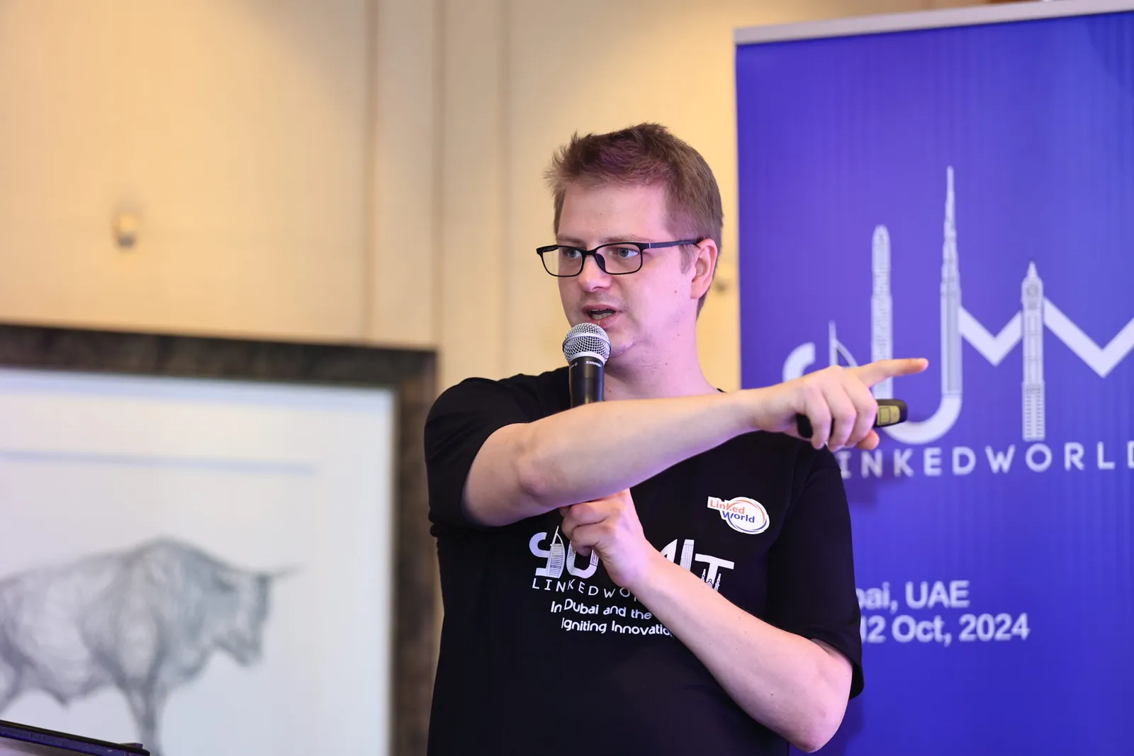 Wolfgang Wanninger, CEO of LinkedWorld, presenting at the Global Summit 2024 in Dubai